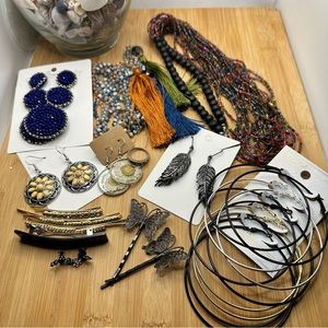 Lot bundle miscellaneous jewelry items necklace earrings hair clips blue black